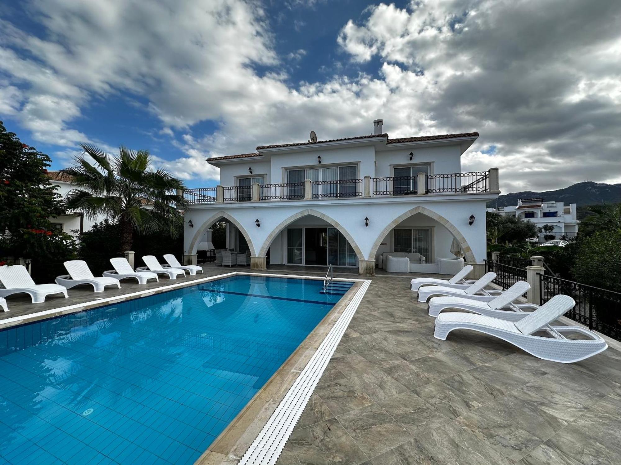 Carrington Holidays Girne Buitenkant foto